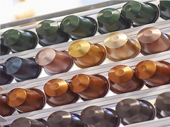 Kahve kapsülü doldurma mühürleme makinesi