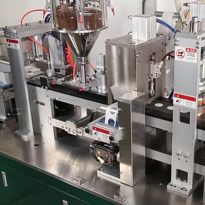 0.6Mpa Hava Basıncı Sessiz Hat Kafe Kapsülü Doldurma Makinesi Swing Output Kollu